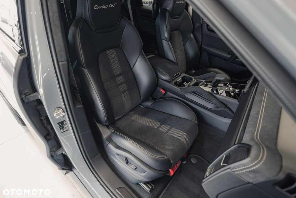 Porsche Cayenne Turbo GT - 16