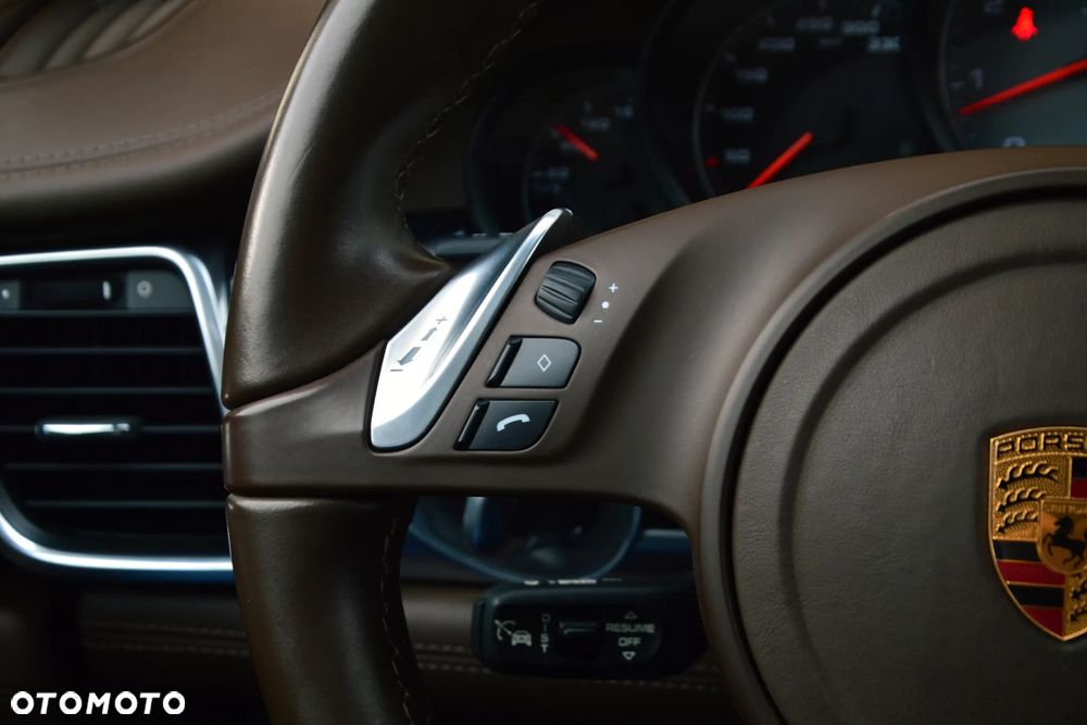 Porsche Panamera 4S - 33