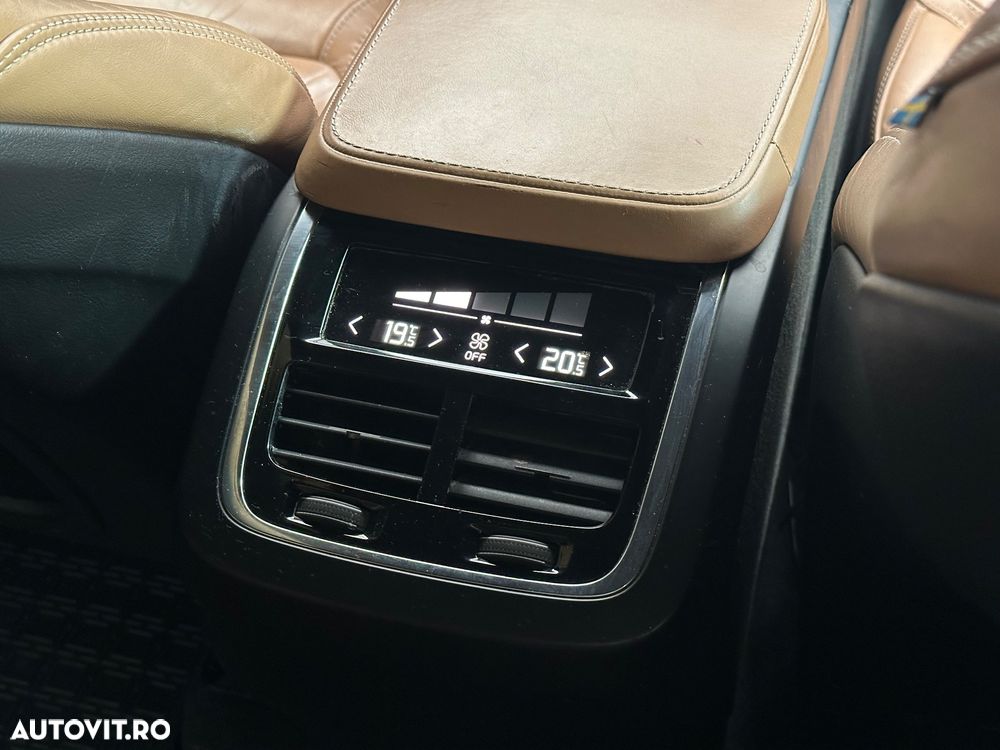 Volvo XC 90 D5 AWD Geartronic Inscription - 32