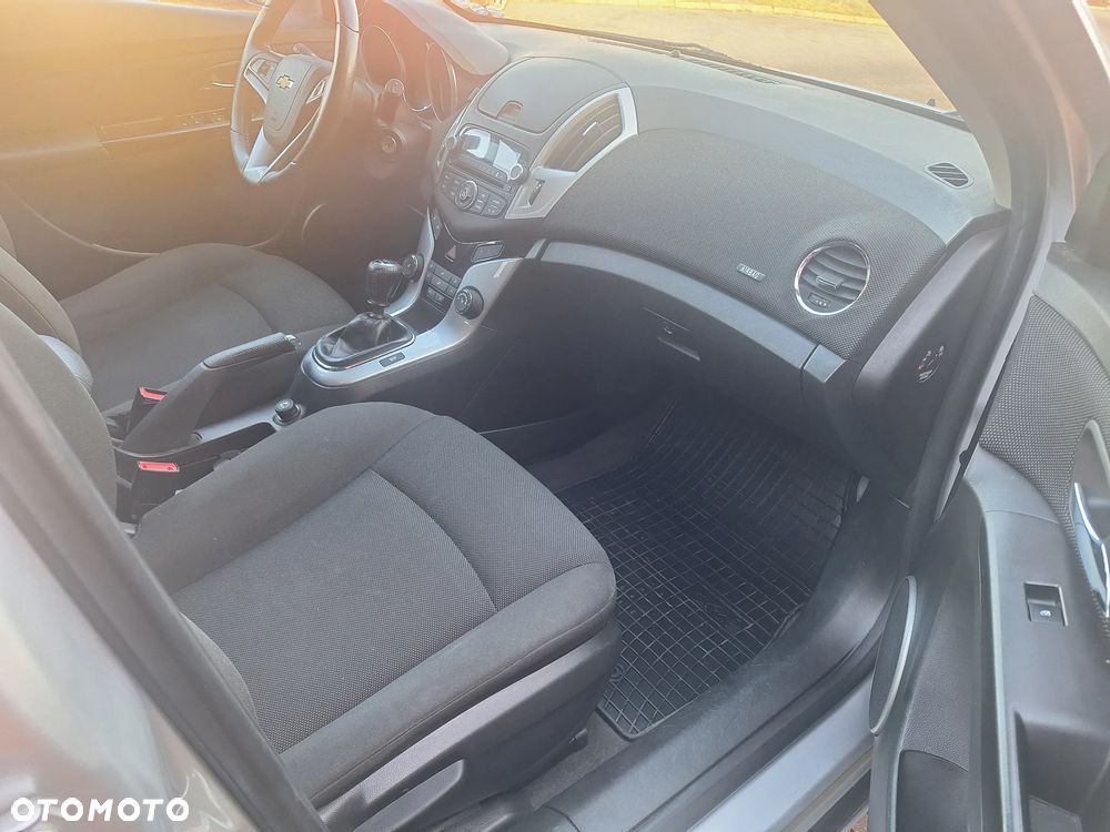 Chevrolet Cruze 1.8 LS+ - 10