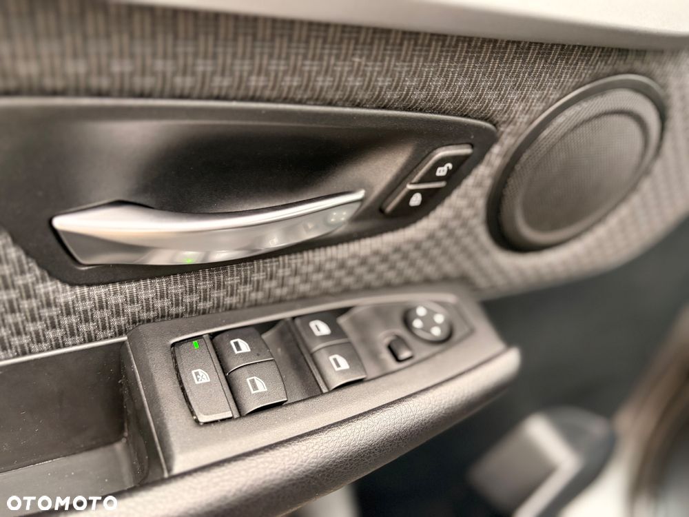 BMW Seria 2 216d - 17