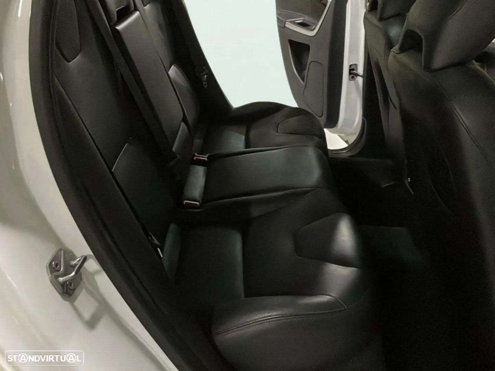 Volvo XC 60 2.0 D4 Momentum Plus Geartronic - 14