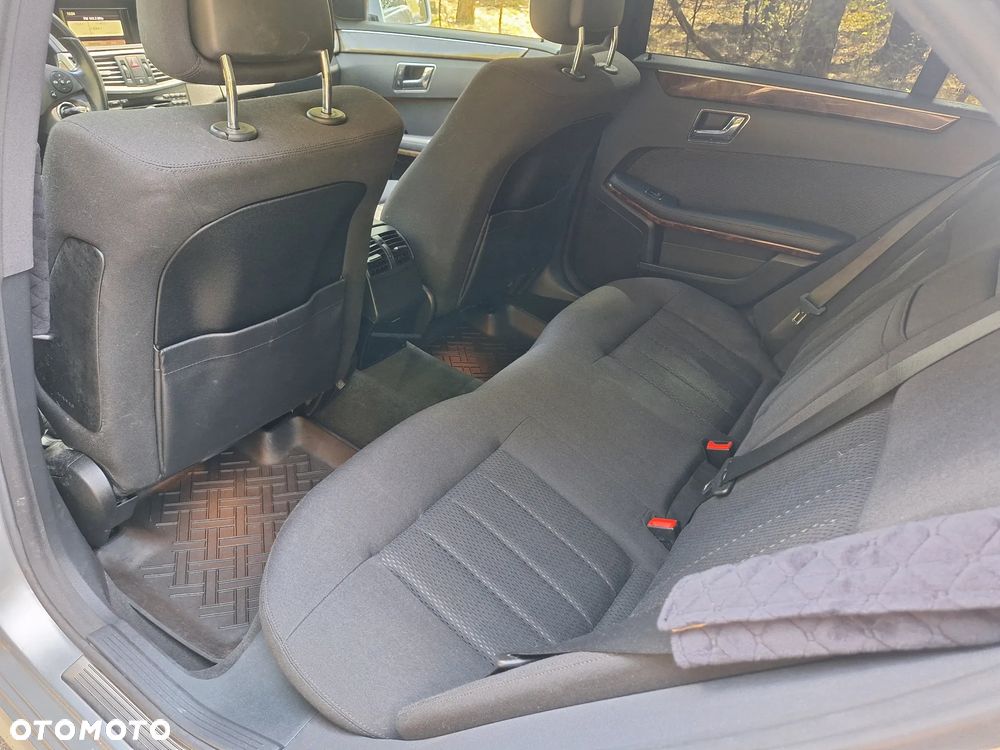 Mercedes-Benz Klasa E 200 CGI BlueEFFICIENCY 7G-TRONIC Elegance - 22