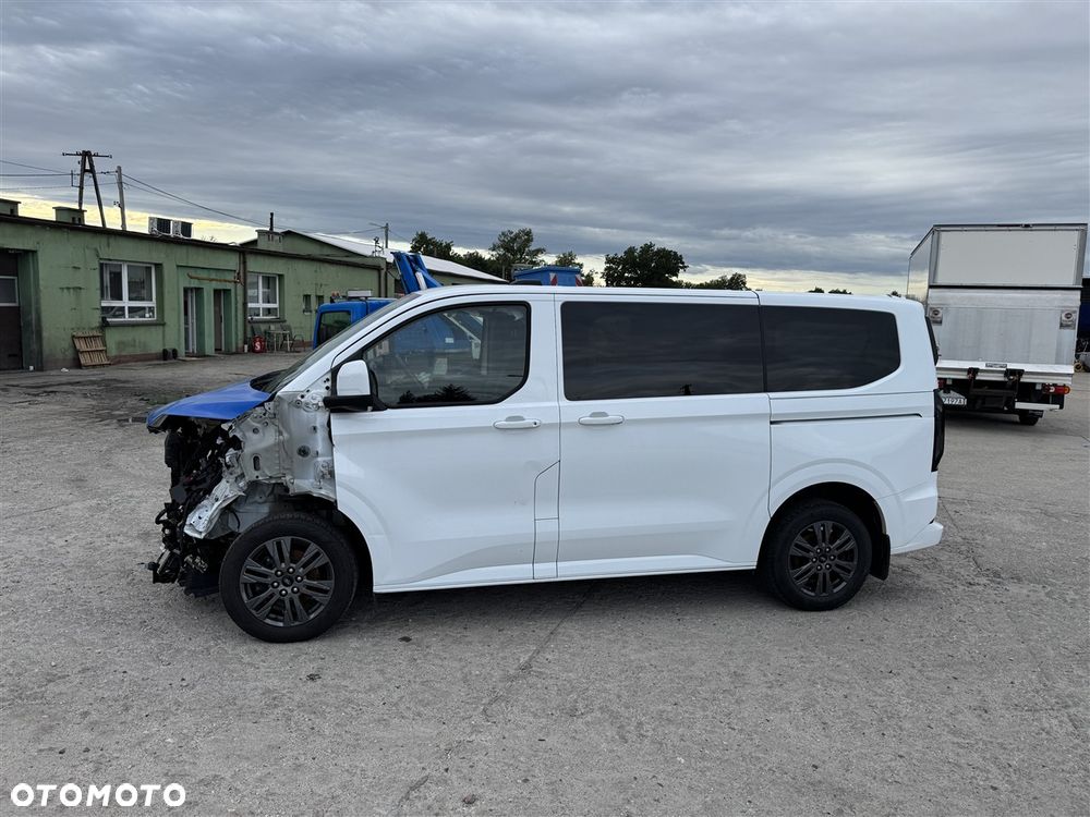 Ford Tourneo Custom - 8