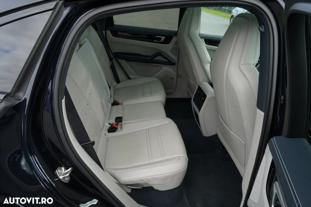 Porsche Cayenne Standard - 32