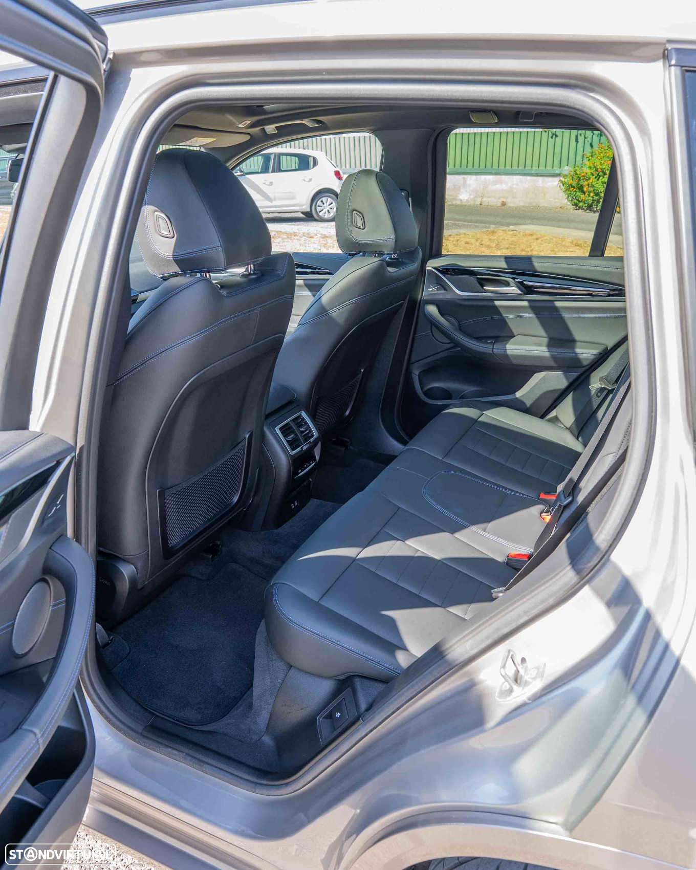 BMW iX3 M Sport Impressive - 10