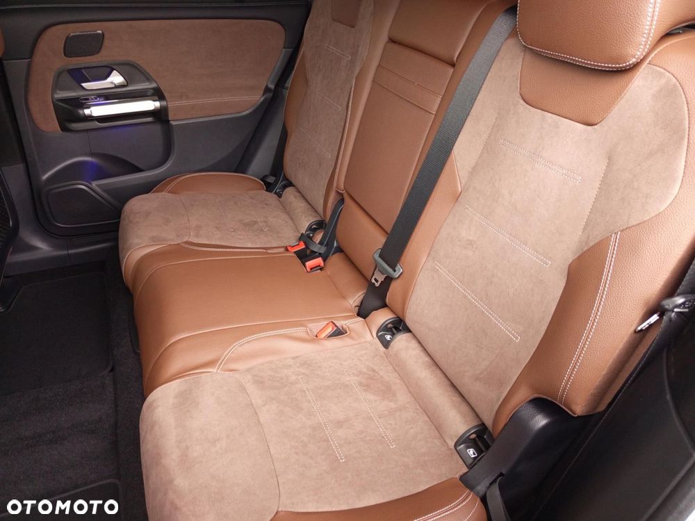 Mercedes-Benz GLB - 11