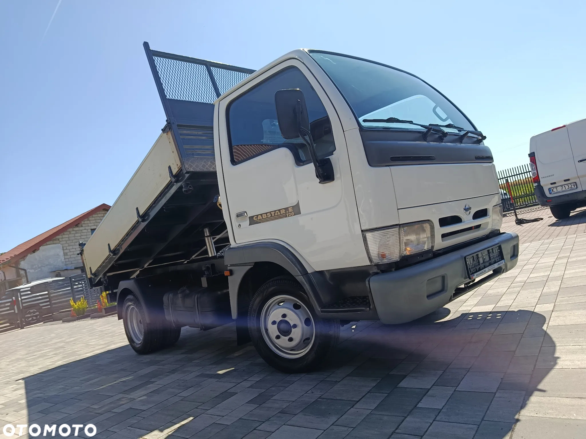 Nissan Cabstar Wywrotka 3.0 TDI 120KM - 4