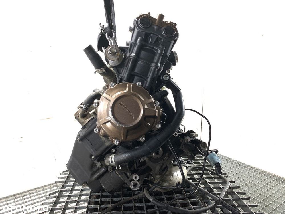 SILNIK  HONDA CB650RA 650 CM3 34kW 46KM (2014 - RH15E - 4