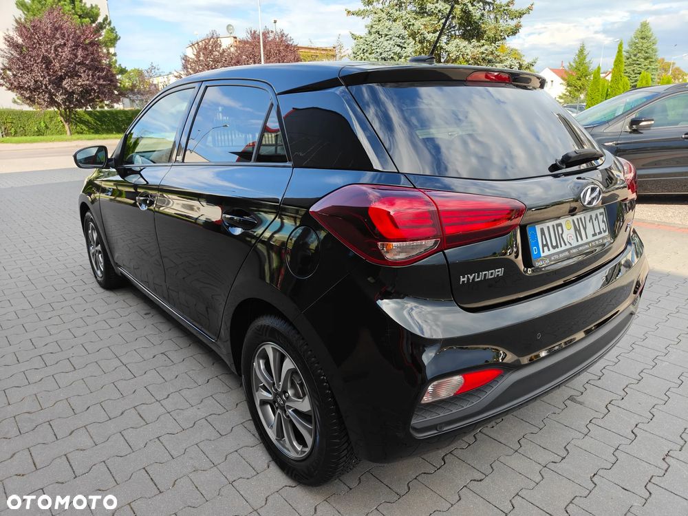 Hyundai i20 blue 1.2 Pure - 6
