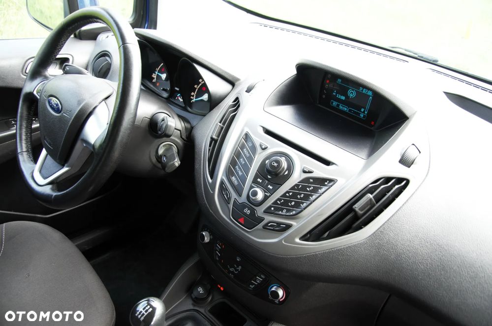 Ford Transit Courier - 26