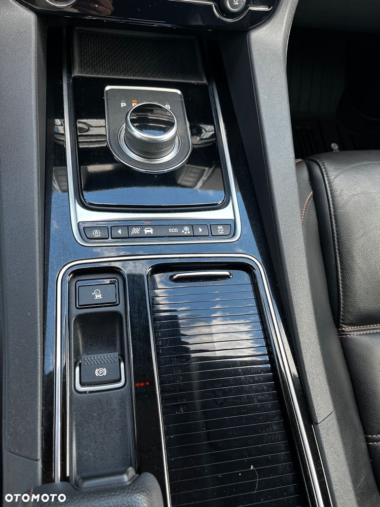 Jaguar F-Pace 2.0 i4D AWD Prestige - 27