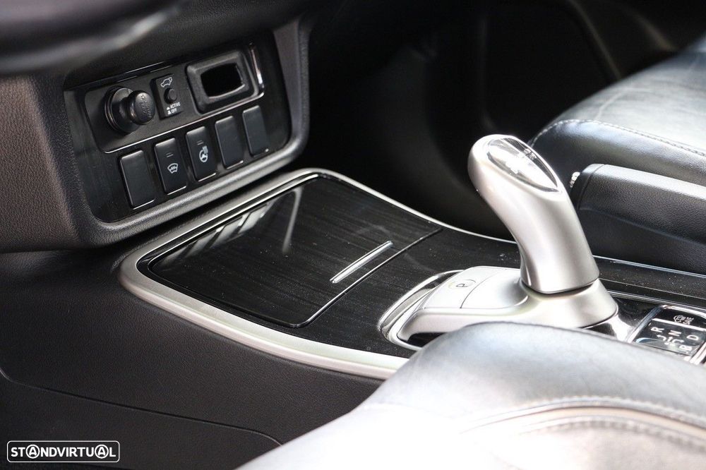 Mitsubishi Outlander 2.0 MIVEC Instyle Navi+ - 32