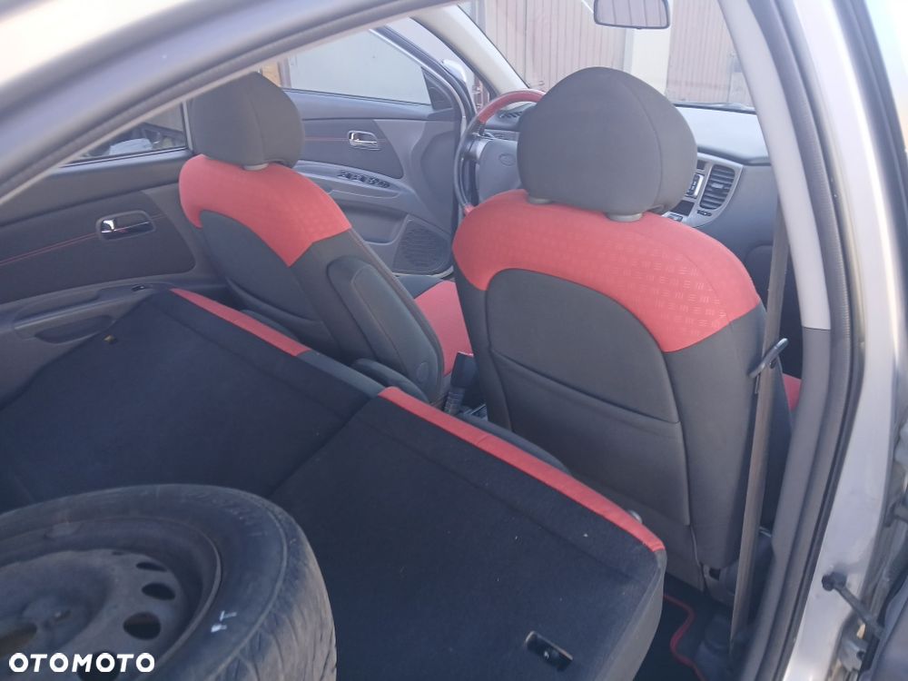 Kia Rio - 8