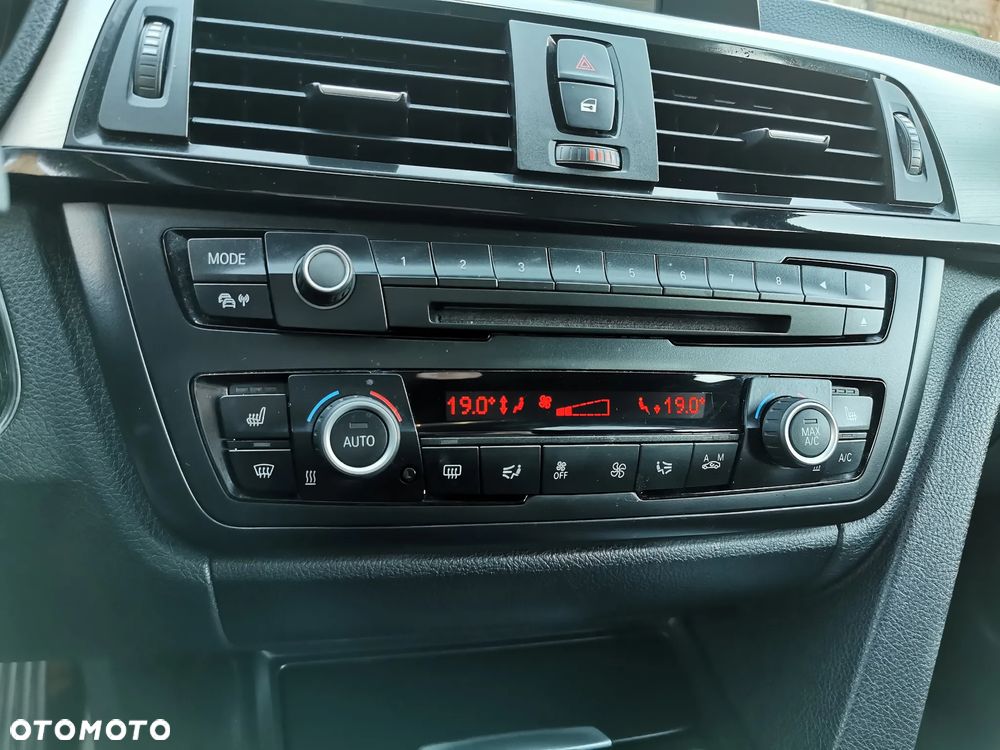 BMW Seria 3 320d xDrive - 32