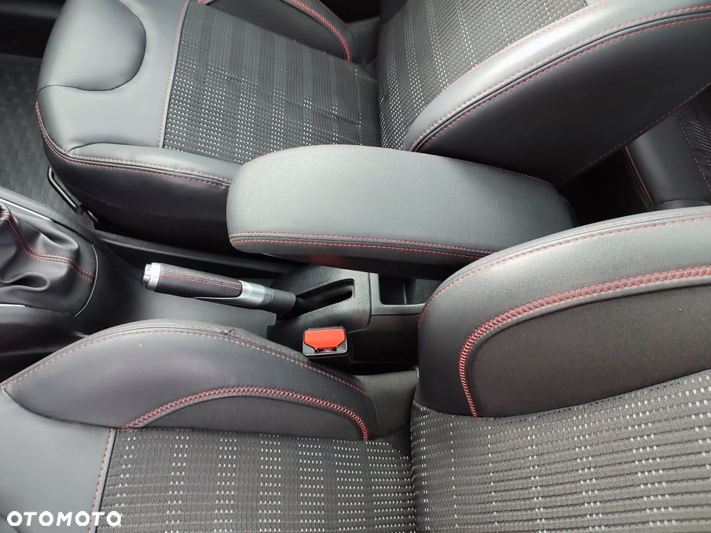 Peugeot 208 - 23