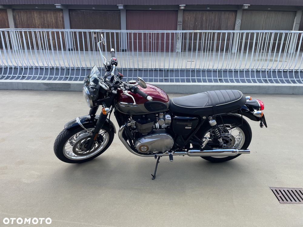 Triumph Bonneville - 1