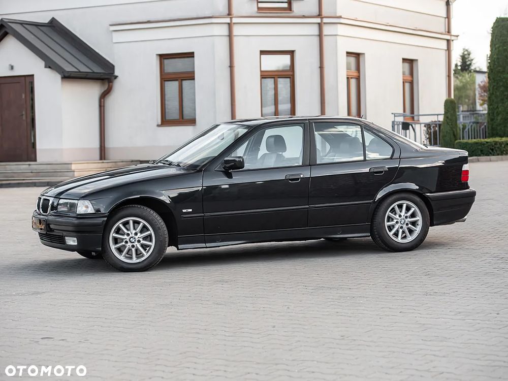 BMW Seria 3 318i - 8