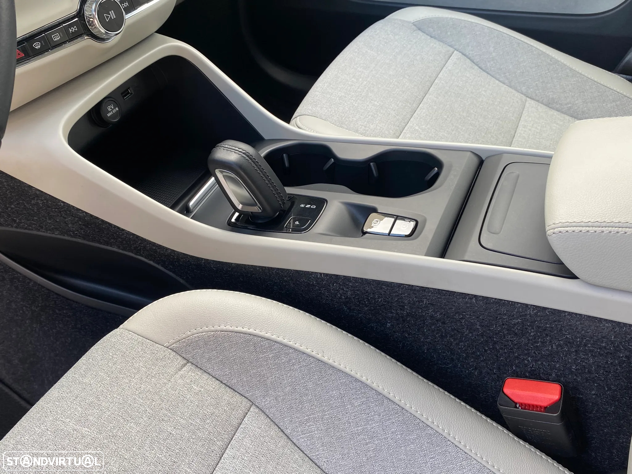 Volvo XC 40 2.0 D3 Momentum Plus Geartronic - 29