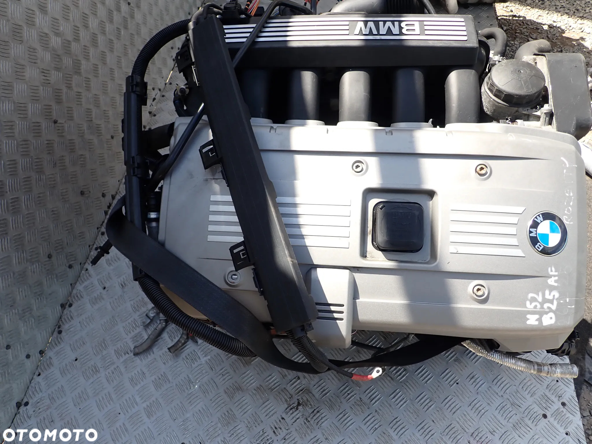 SILNIK BMW E90  N52 B25AF - 3