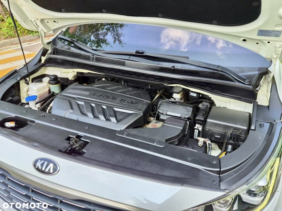 Kia Carnival - 23