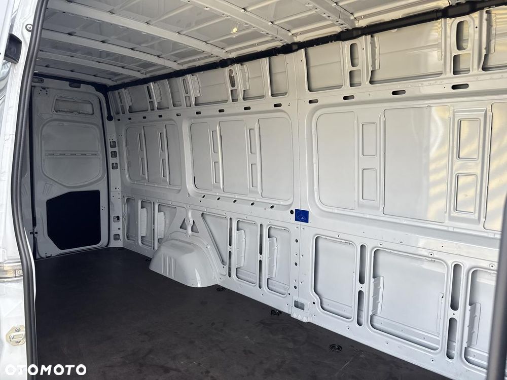 Mercedes-Benz Sprinter - 21
