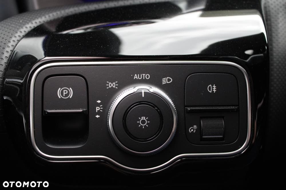 Mercedes-Benz CLA - 17