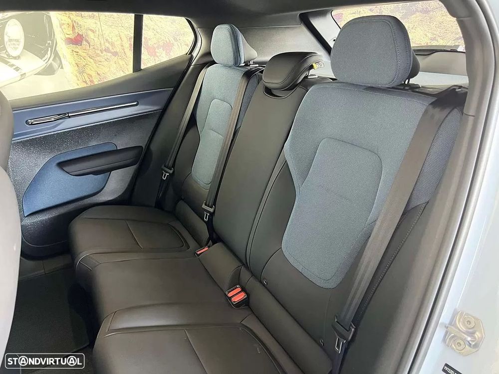 Volvo EX30 Single Motor Extended Range RWD Ultra - 23