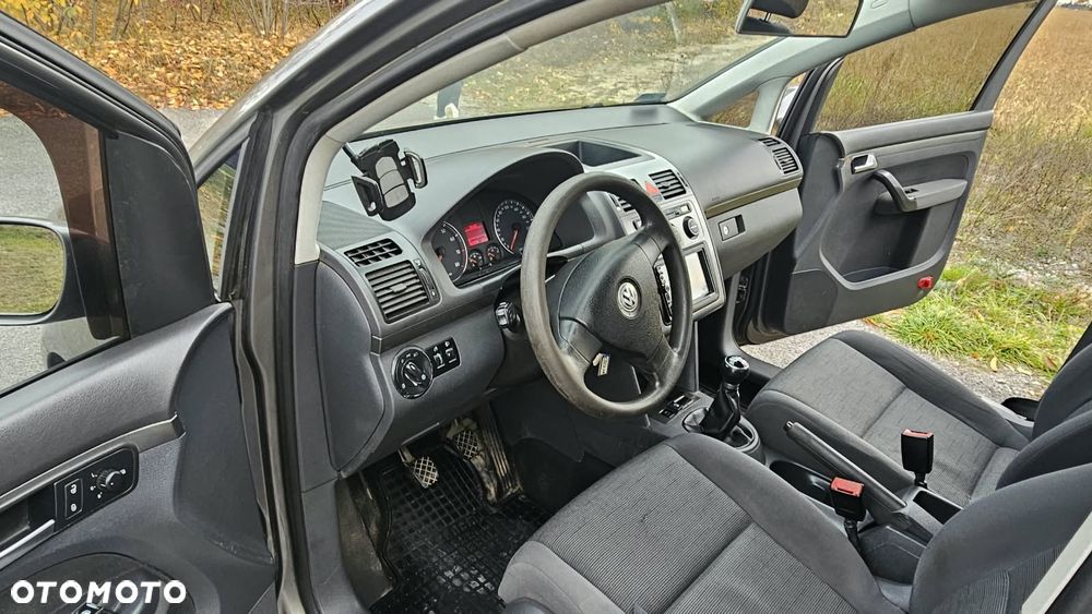 Volkswagen Touran - 11