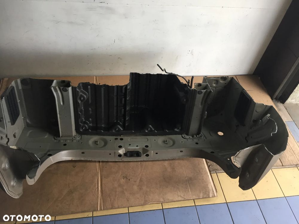 BMW 3 E90 07R SEDAN PAS TYŁ - 2