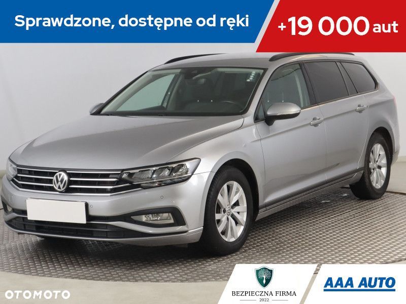 Volkswagen Passat - 1