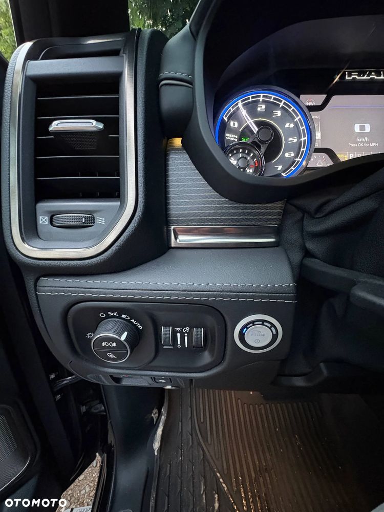RAM 1500 Crew Cab Shortbed Limited - 23