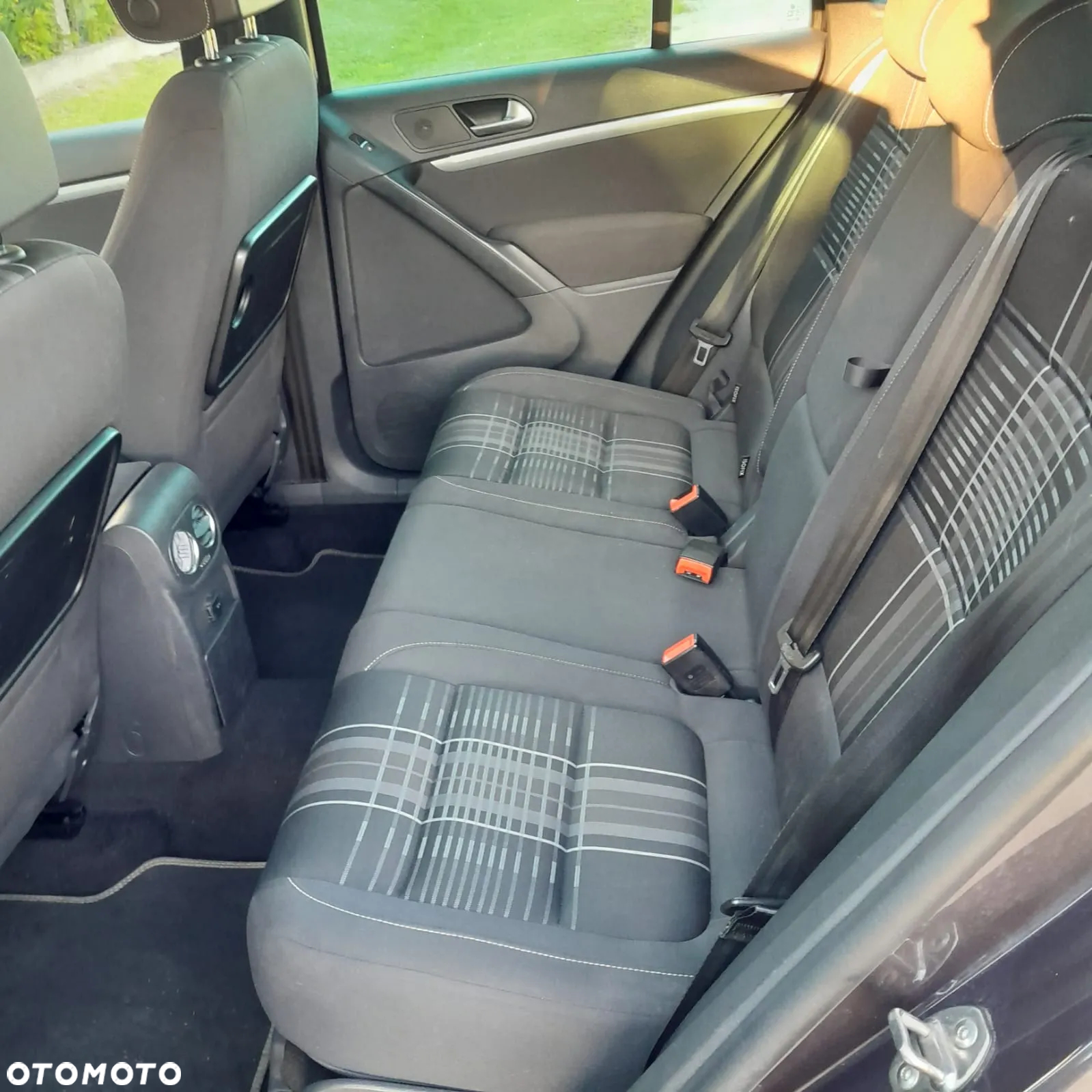 Volkswagen Tiguan 2.0 TDI DPF BlueMotion Technology Lounge Sport & Style - 10
