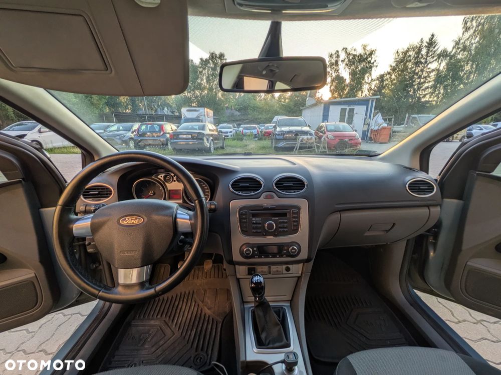 Ford Focus 1.6 Ambiente - 11