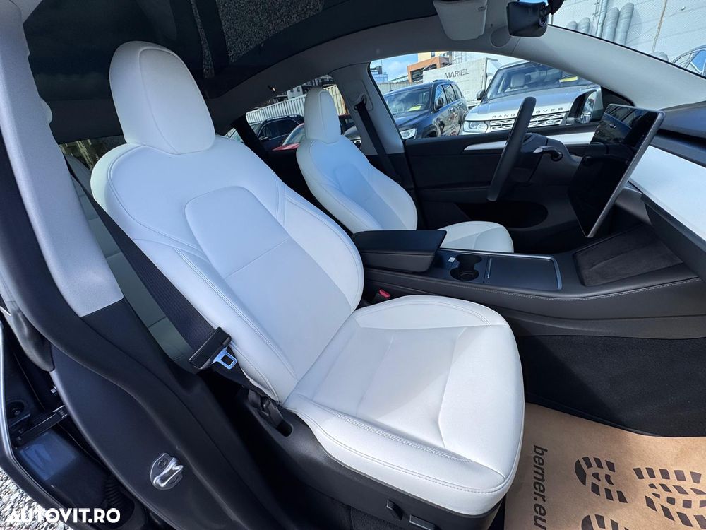 Tesla Model Y AWD Performance - 18