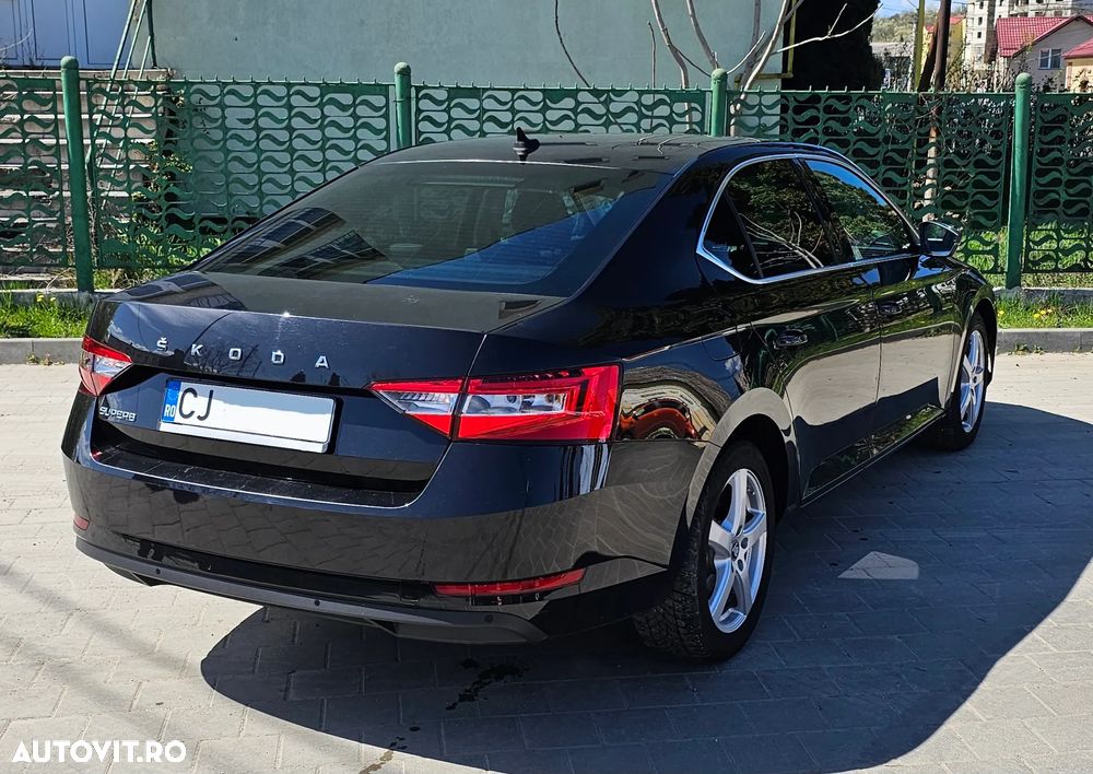 Skoda Superb 2.0 TDI DSG Sportline - 4