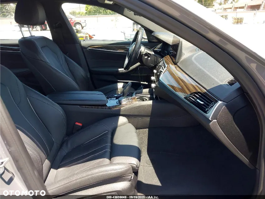 BMW Seria 5 540i xDrive Touring M Sport Edition - 7