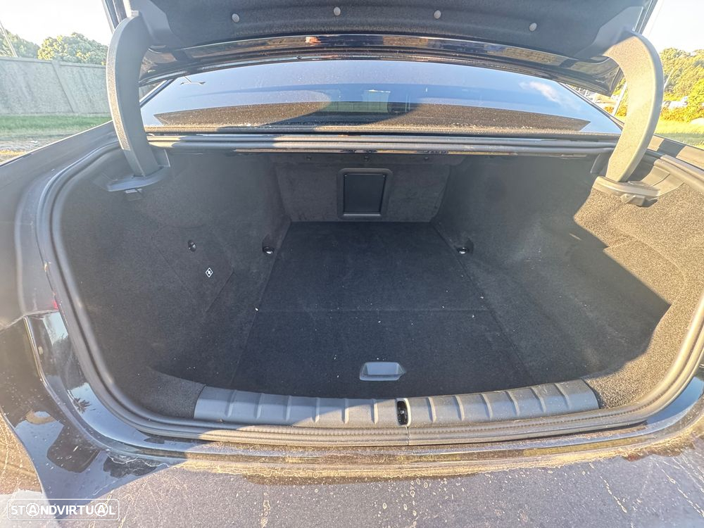 BMW i7 xDrive60 Pack Desportivo M - 11