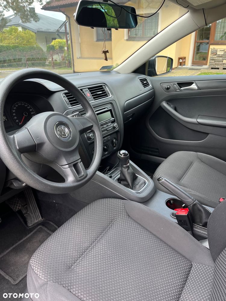 Volkswagen Jetta - 5