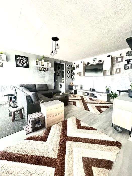 Apartament cu 2 camere, 51 mp, balcon, zona Eroilor — fotografia 3