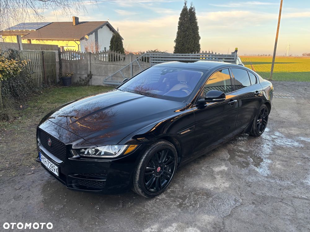 Jaguar XE 25t AWD Prestige - 2