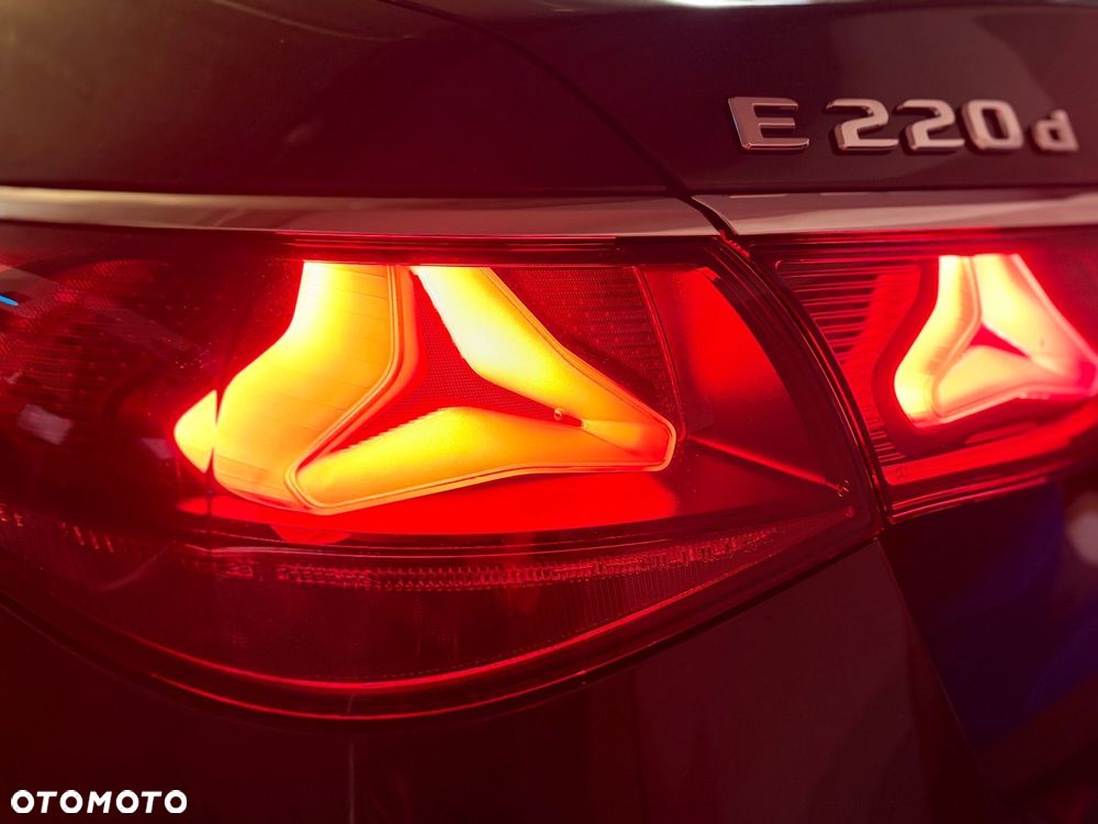Mercedes-Benz Klasa E 220 d 4-Matic AMG - 18