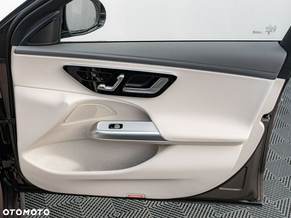 Mercedes-Benz Klasa E 220 d 9G-TRONIC Edition AVANTGARDE - 30