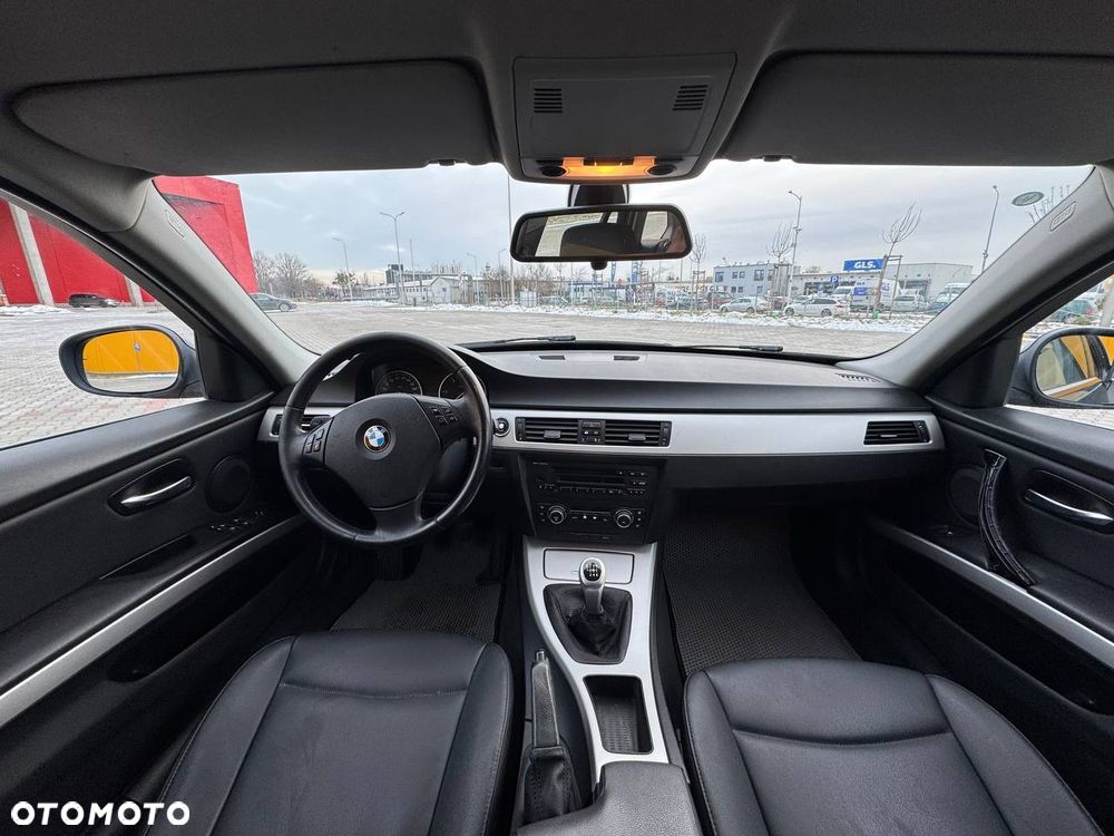 BMW Seria 3 318d DPF - 8