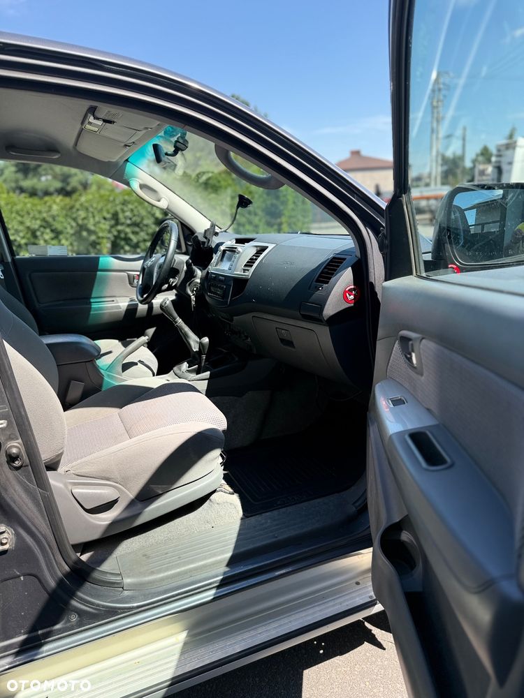 Toyota Hilux 3.0 D-4D SR5 - 13