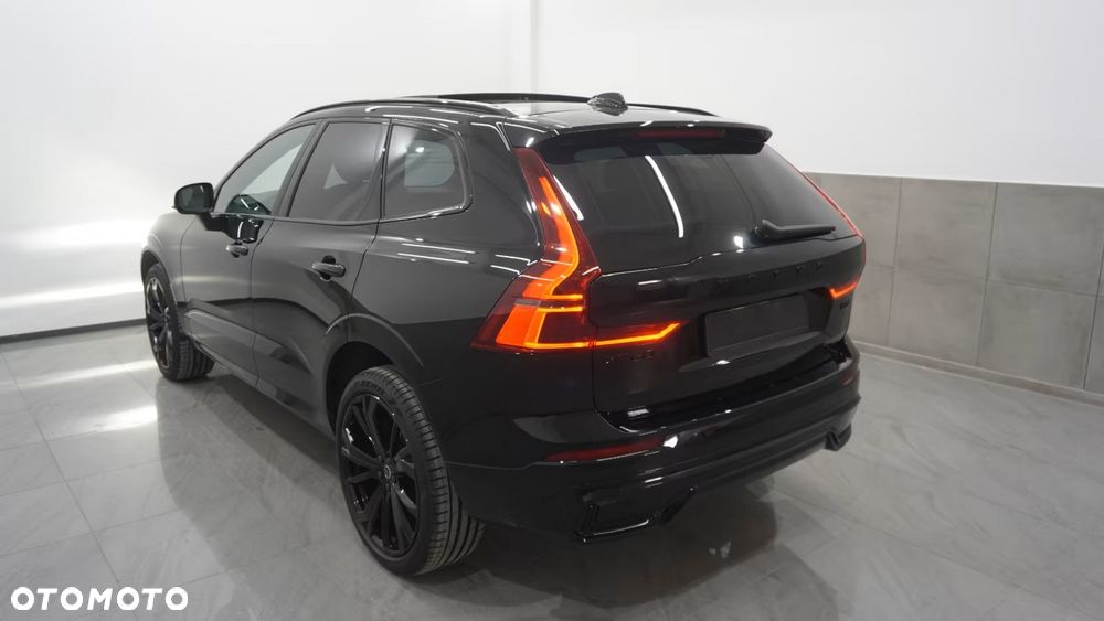 Volvo XC 60 B5 B AWD Plus Black Edition - 4