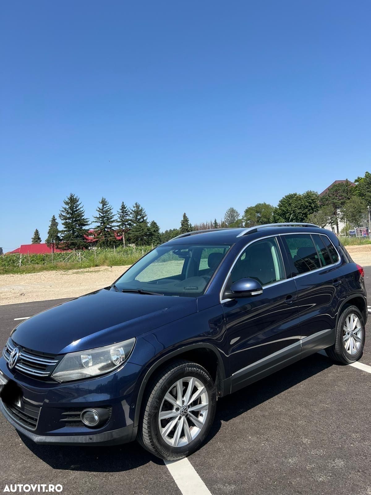 Volkswagen Tiguan - 1