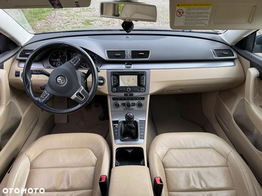 Volkswagen Passat 2.0 TDI BlueMotion Technology Exclusive - 12