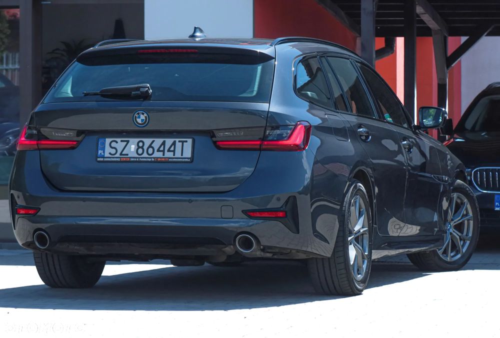 BMW Seria 3 330e Sport Line - 9