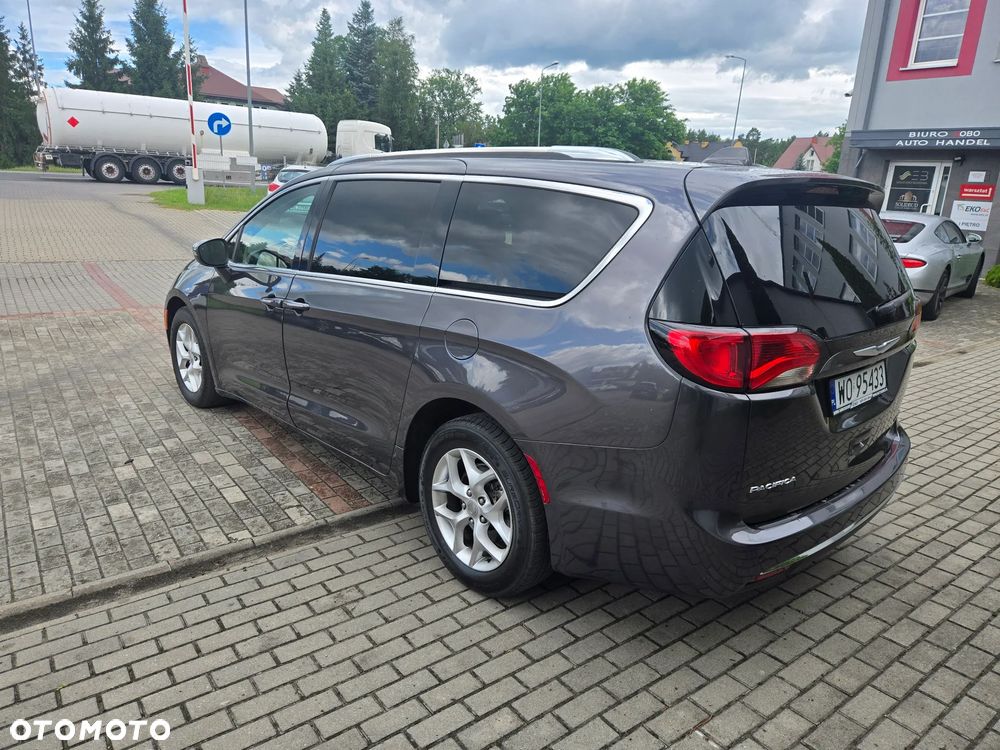 Chrysler Pacifica - 7